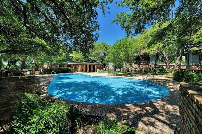 Building Photo - 7122 Wood Hollow Dr
