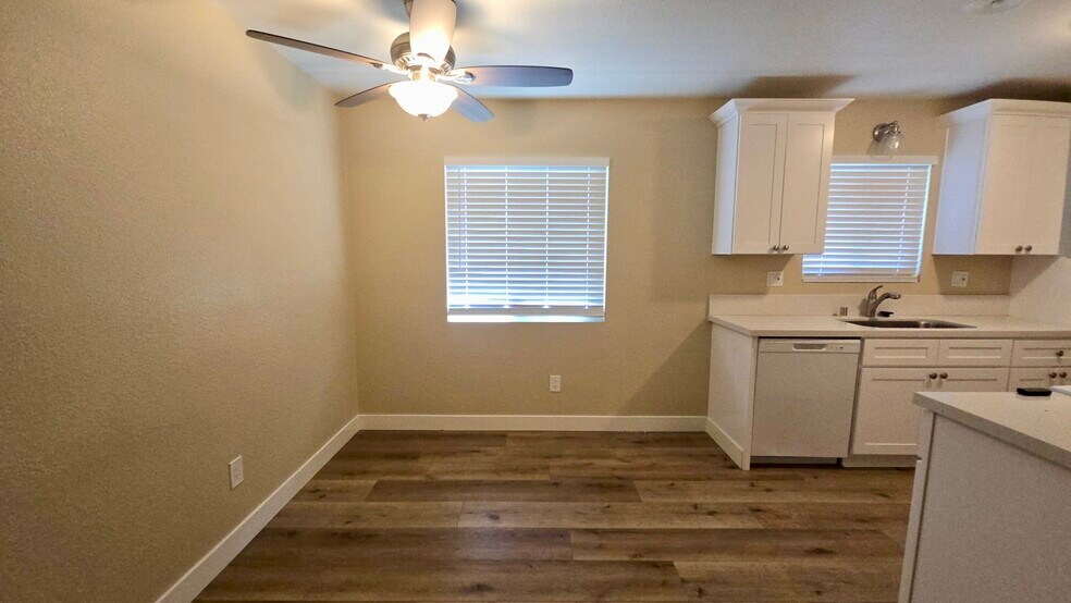 Building Photo - 555 E Lemon Ave