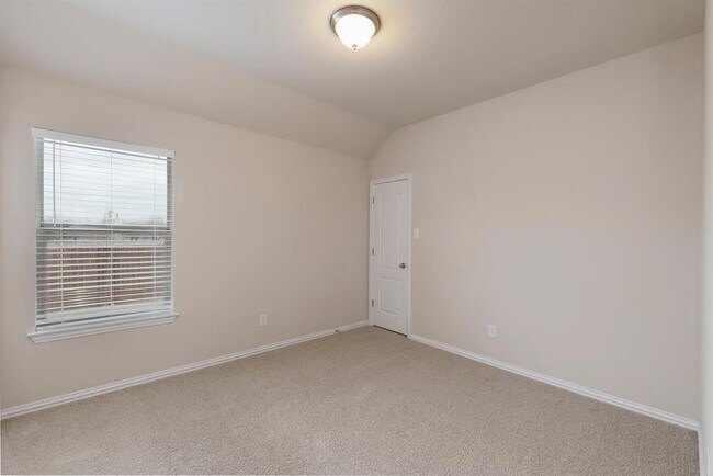 Building Photo - 753 Hot Spring Valley