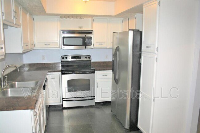 Building Photo - 1913 Tracy Dr