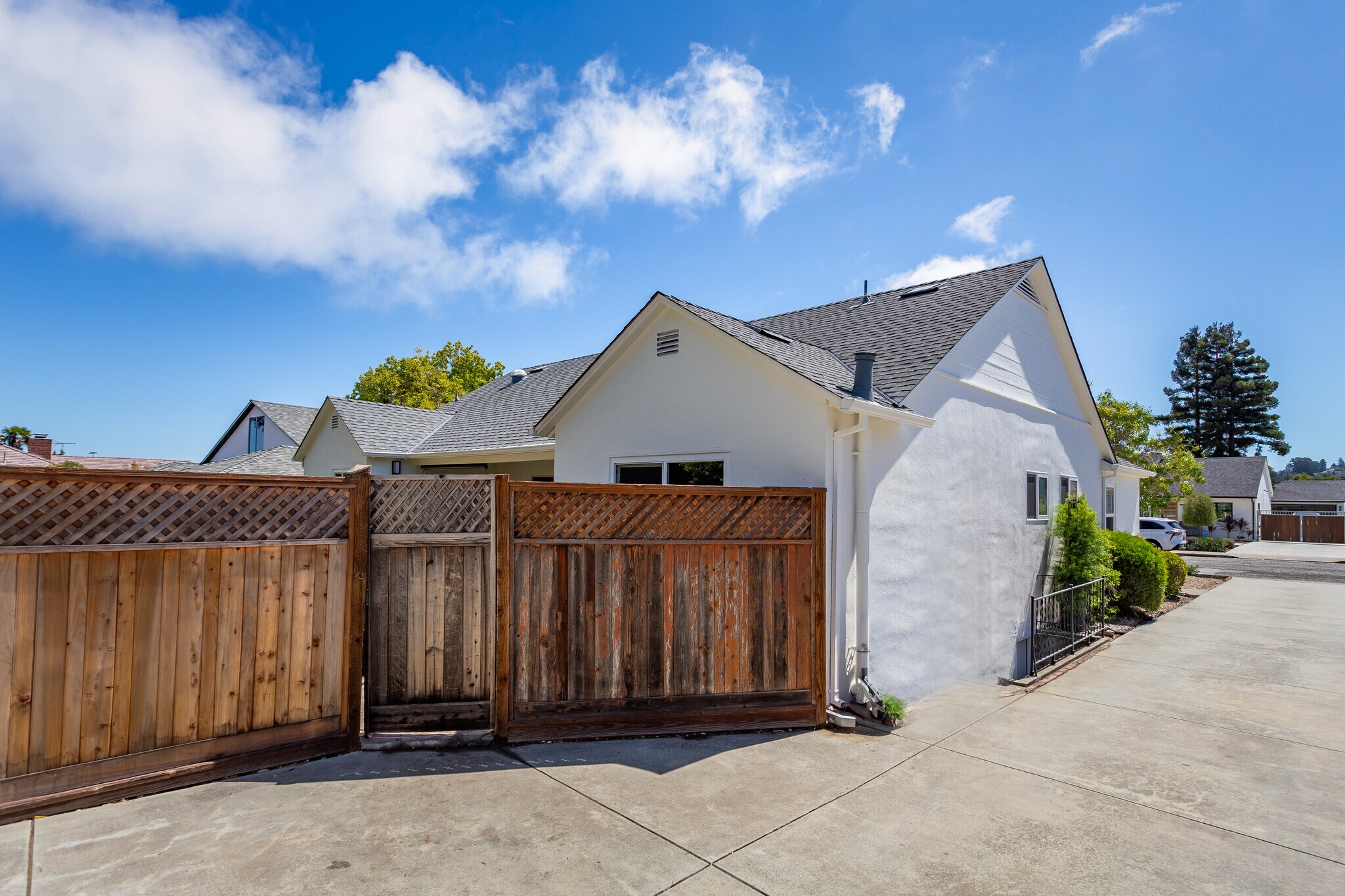 Building Photo - 940 Sequoia Ave