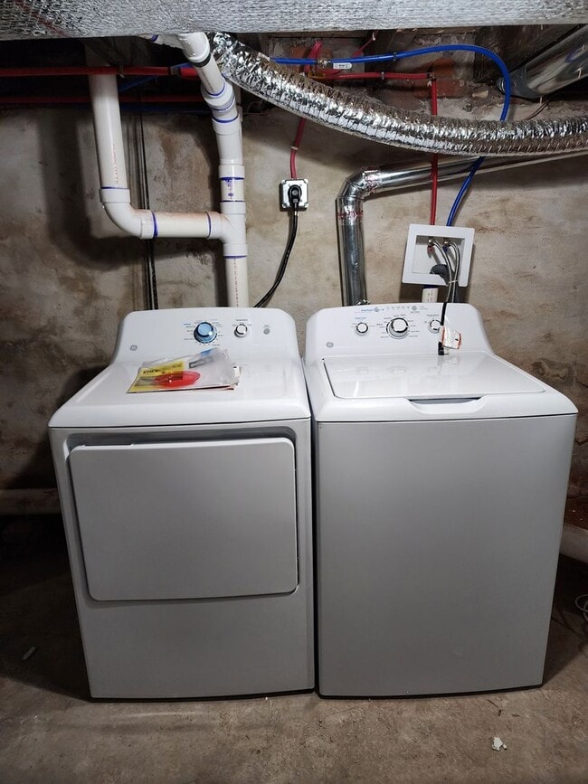 Building Photo - 5012 W Stiles St