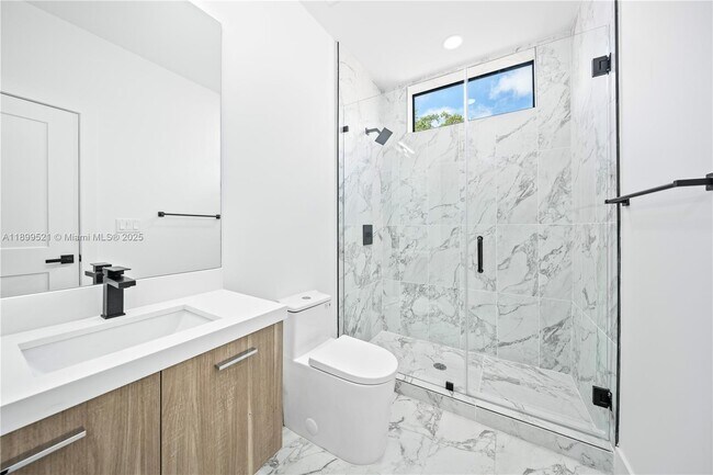 Building Photo - 526 SW 2nd St