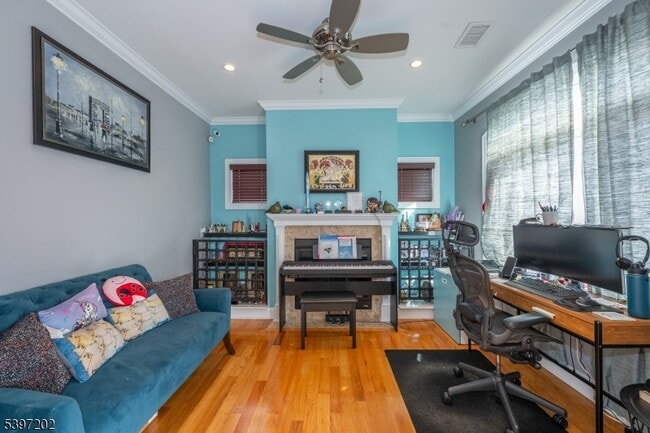 Building Photo - 27 Evergreen Ave