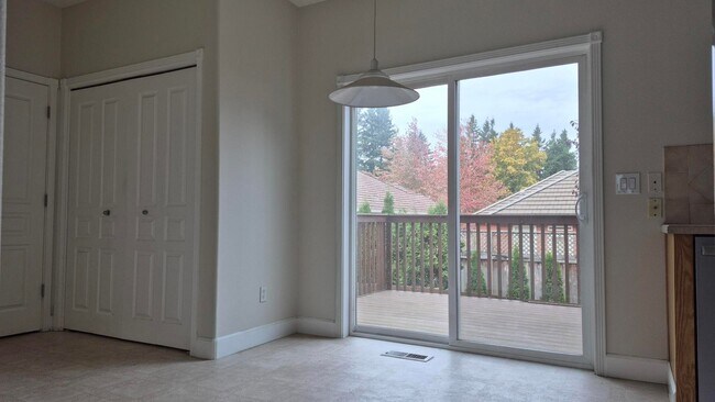 Building Photo - 3 Bedroom 2.5 Bath Town-Home in Gresham ne...