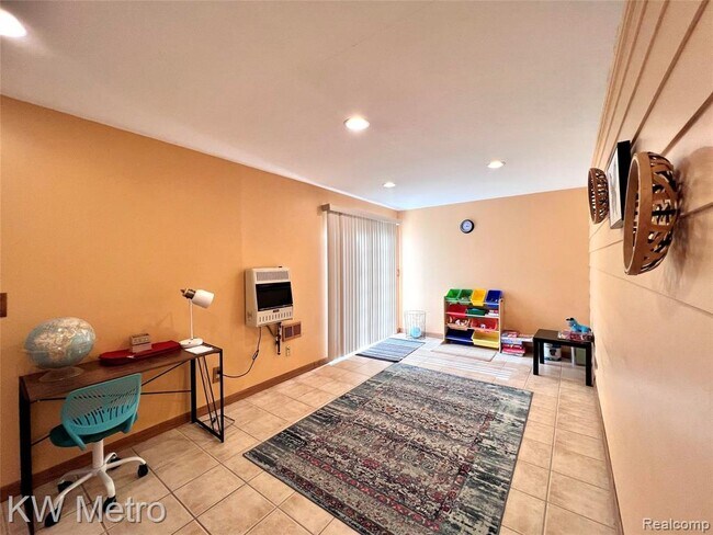 Building Photo - 26381 Osmun St