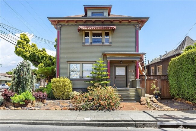 Primary Photo - 1438 Walnut St