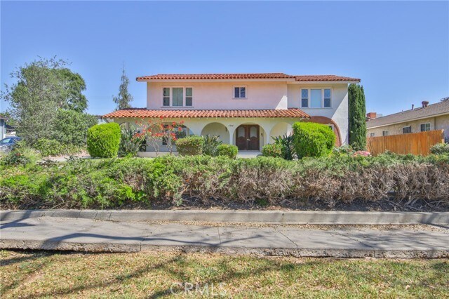 Building Photo - 3744 Pine Ave