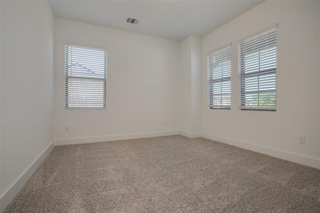 Building Photo - 620 Golden Glory Rd