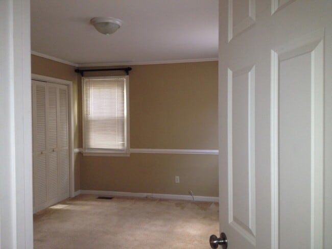 Building Photo - 4 BR / 2 BA Cute Cape Cod In Chester, Avai...