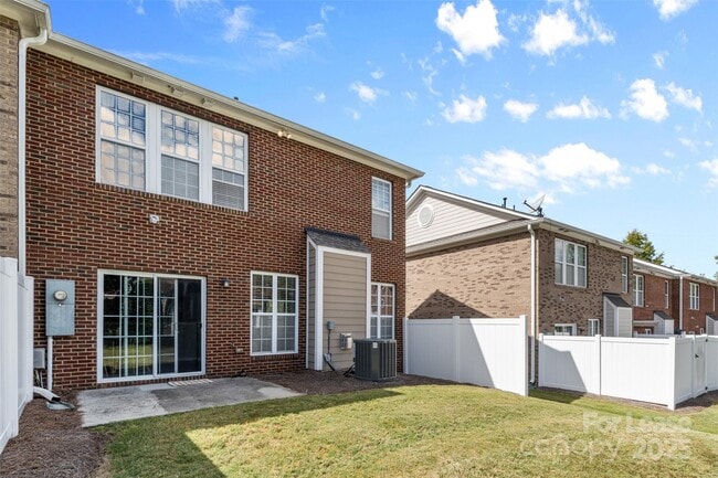 Building Photo - 15627 Canmore Street