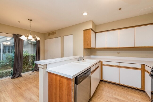 Building Photo - 1169 Orleans Dr