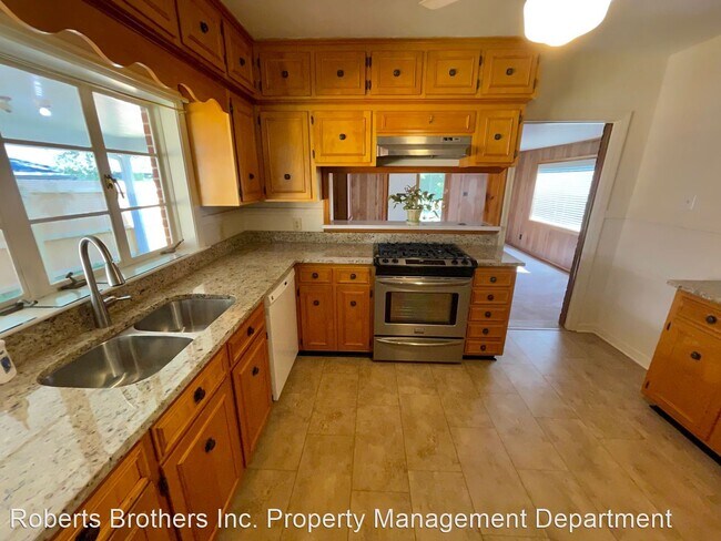Building Photo - 3 br, 1 bath House - 1912 Old Shell Road