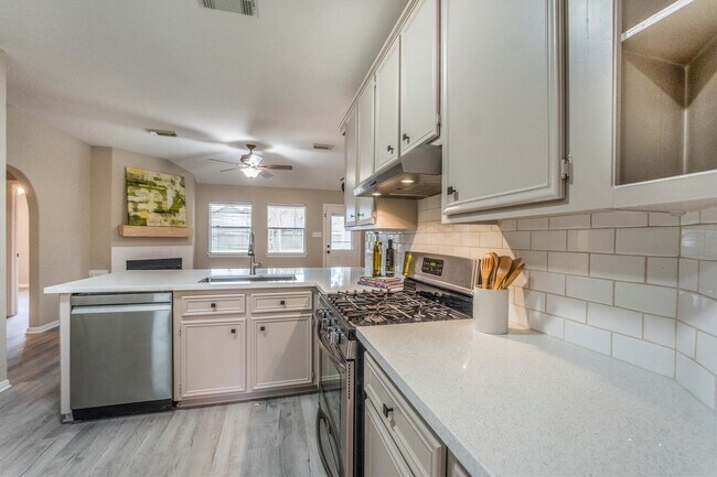 Building Photo - 7115 Nickaburr Creek Dr