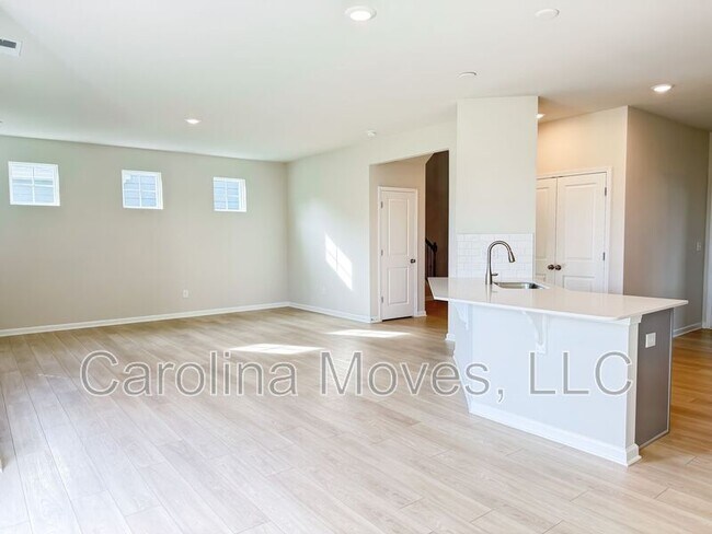 Building Photo - 19 Fennec Dr