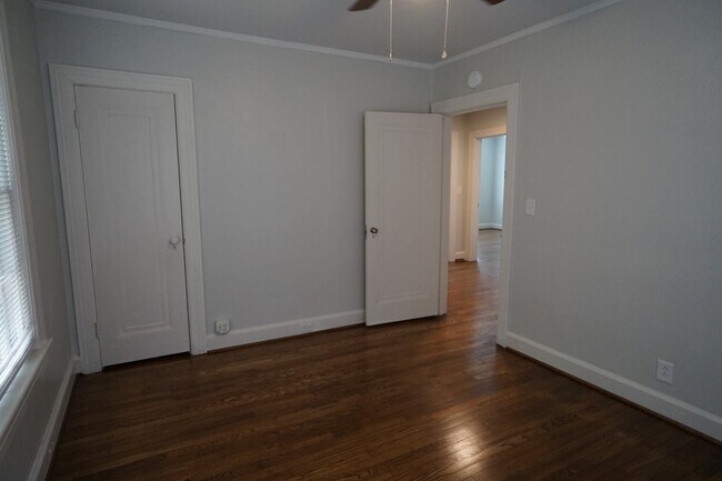 Building Photo - 7223 1st Ave S