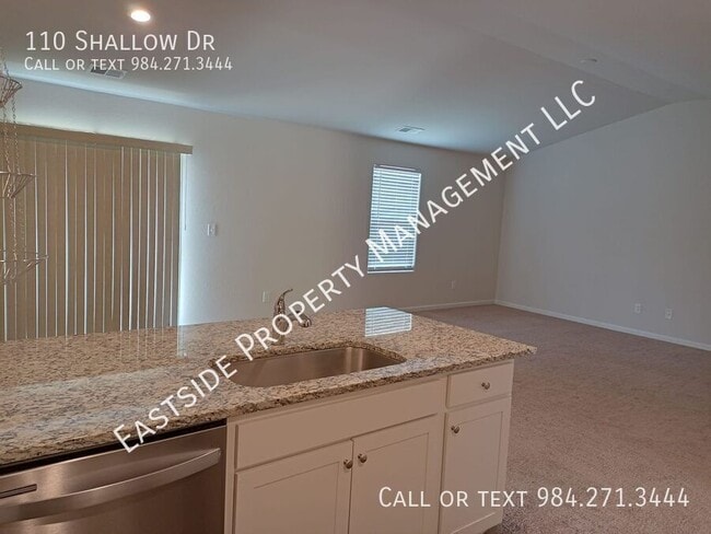 Building Photo - 110 Shallow Dr
