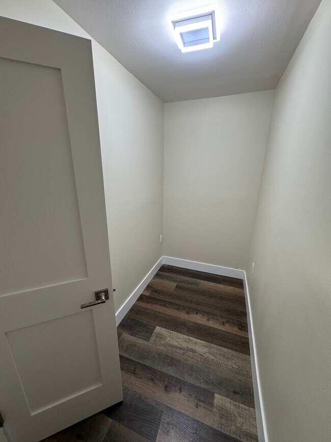 Building Photo - 1919 Summer Club Dr