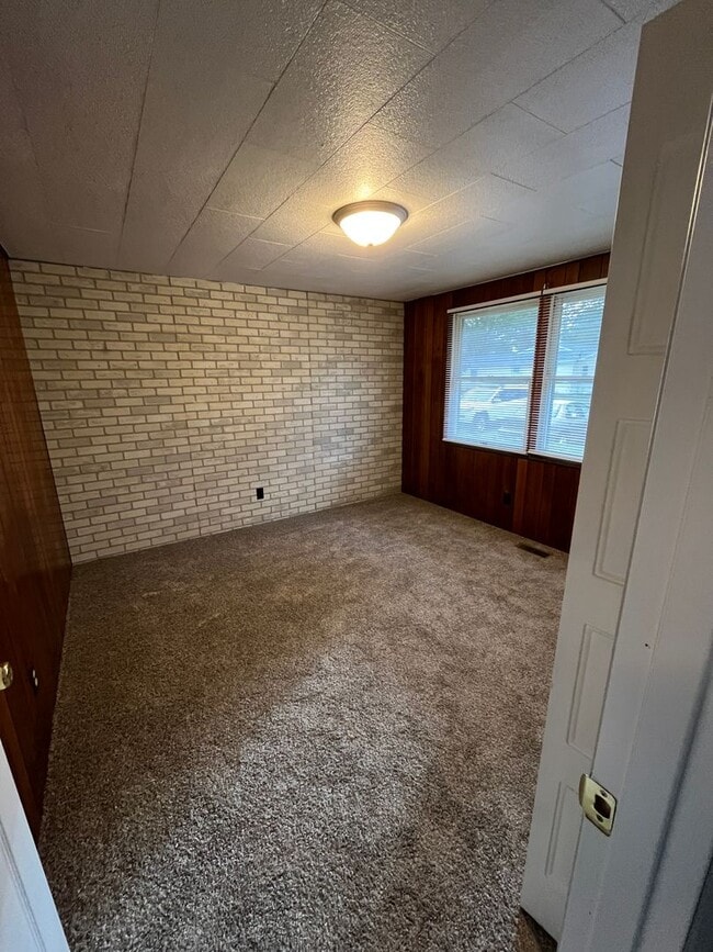 Building Photo - 406-408 Lincoln