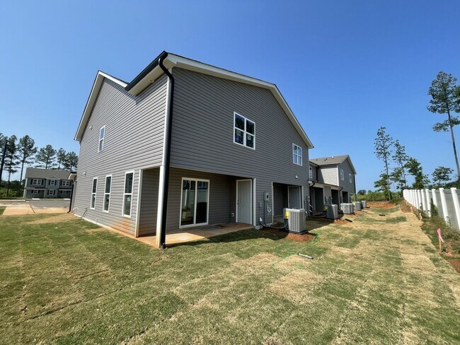 Building Photo - 2 bd 2.5 ba townhome