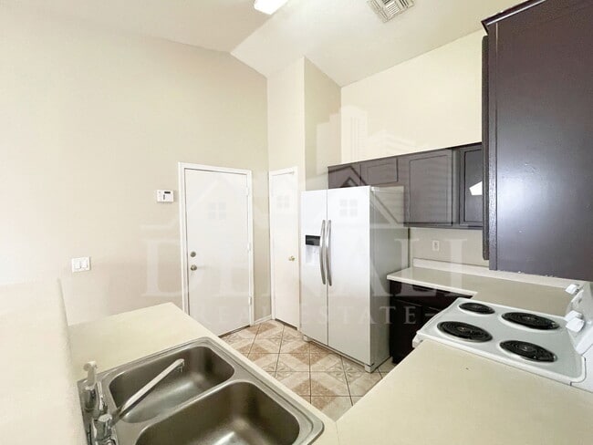 Building Photo - 8930 W Catalina Dr