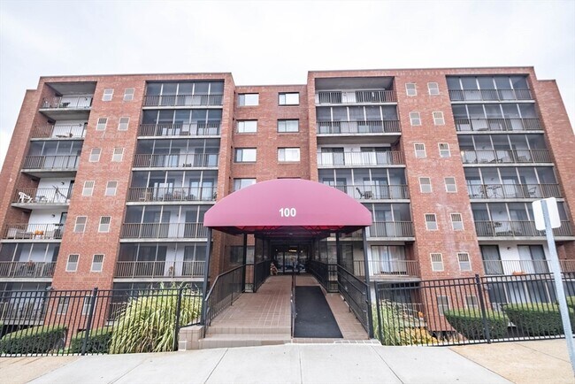 Building Photo - 100 High St