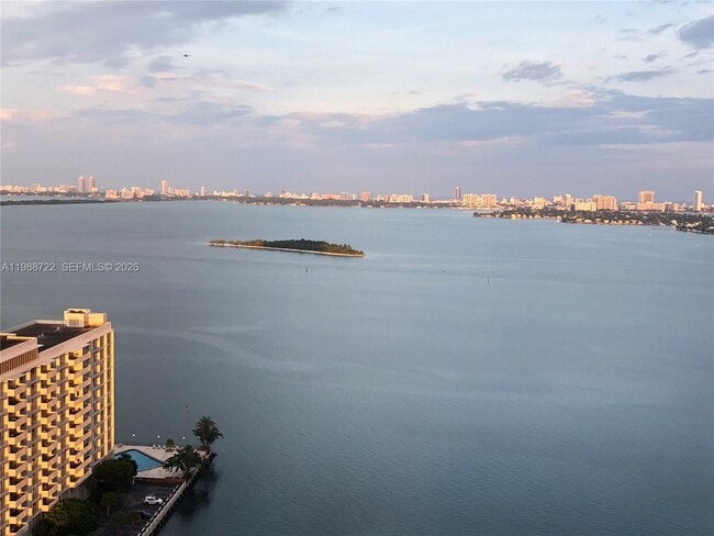 Building Photo - 2020 N Bayshore Dr