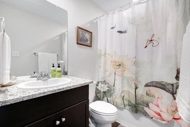 Building Photo - Move in Ready and FULLY FURNISHED 3 BD/2 BA located Far West San Antonio!