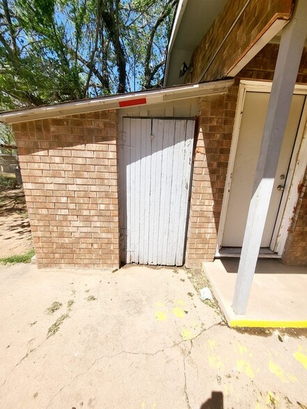 Building Photo - 3789 Sunset Ave