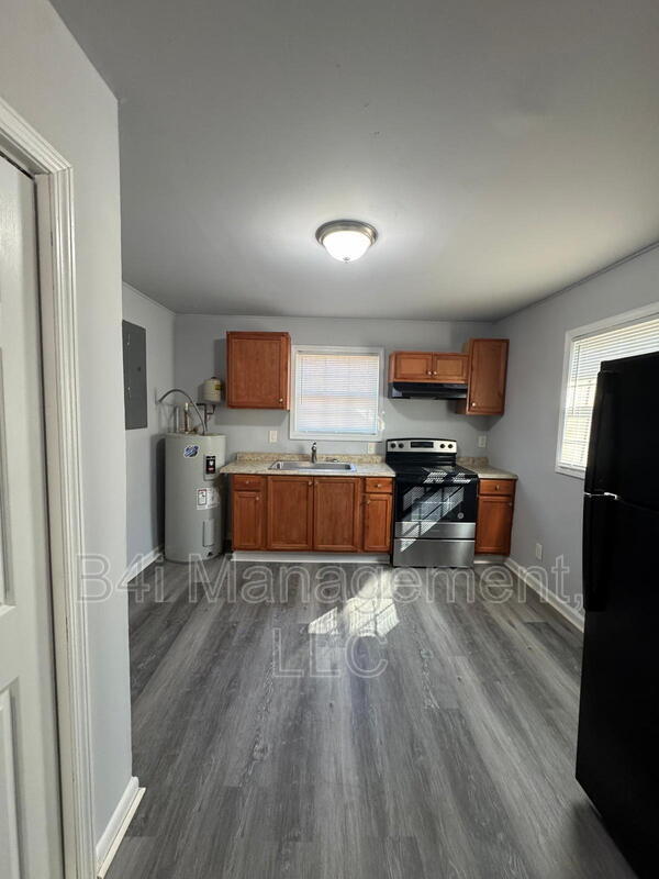 Building Photo - 27 Domineck St