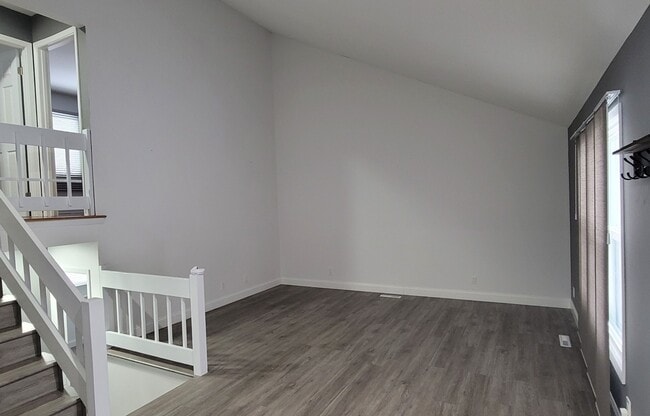 Building Photo - 996 Hawthorne Dr