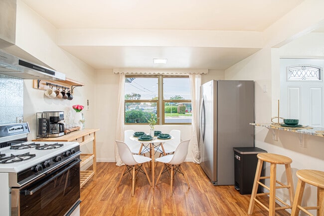 Building Photo - 6203 Thorn St