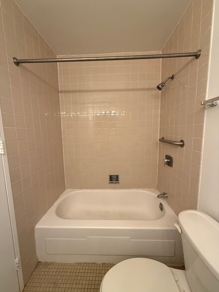 Building Photo - 1000 N State St