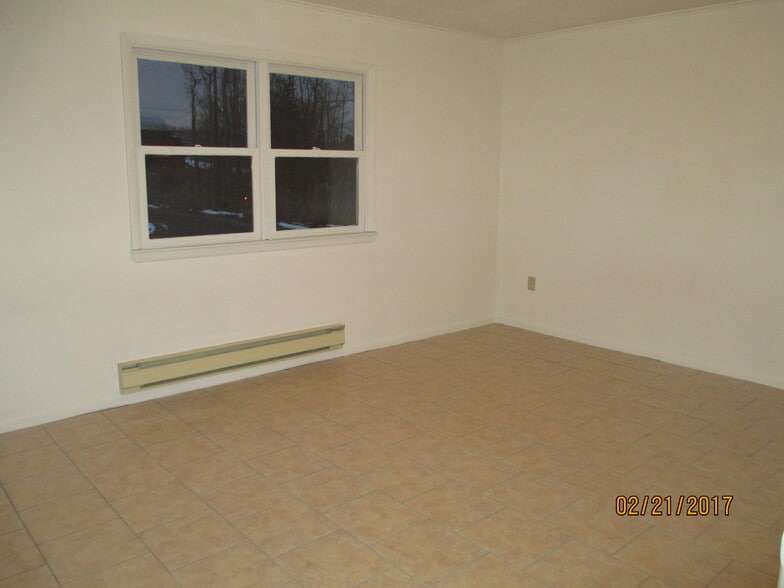 Building Photo - 1292 US-44