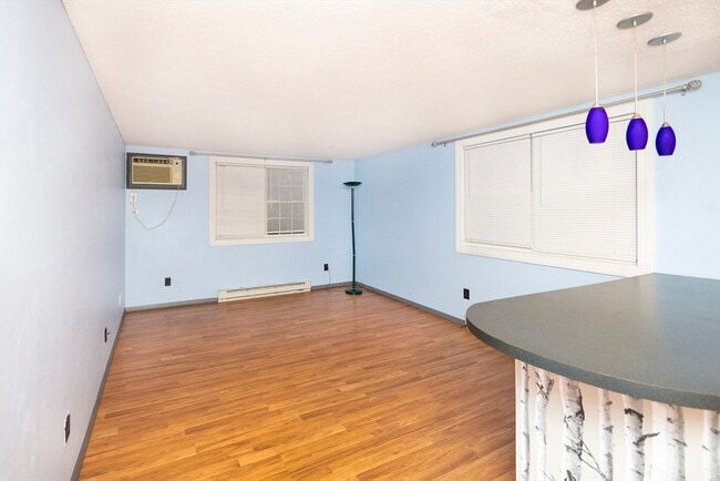 Building Photo - 11 Leonard Rd