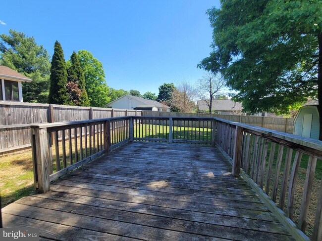 Building Photo - 111 Windcrest Cir
