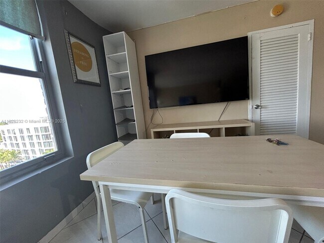 Building Photo - 2899 Collins Ave