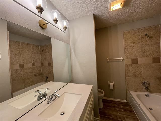 Building Photo - 3718 French Wood Dr