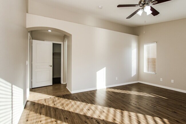 Building Photo - 14105 W Rosewood Dr