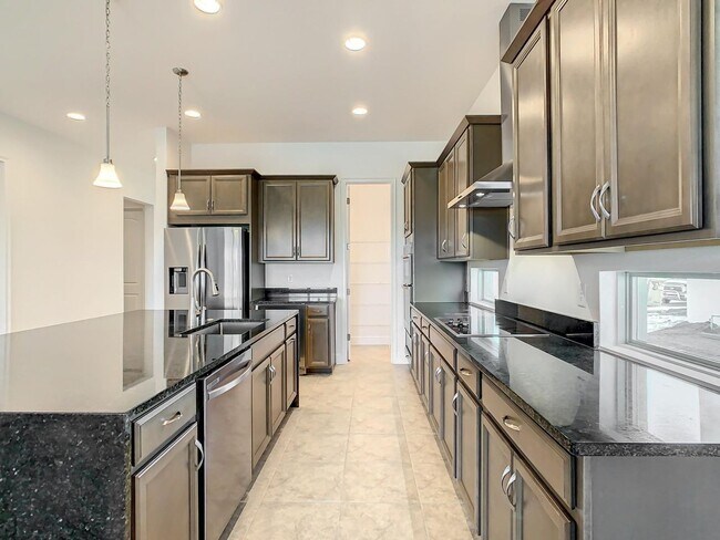 Building Photo - Eagle Creek Luxury Home