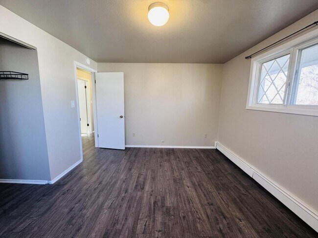 Building Photo - 1819 5th Ave