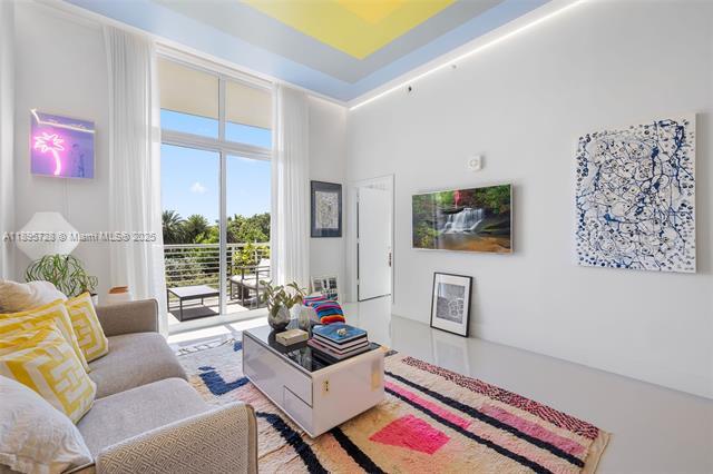 Building Photo - The Meridian Condo