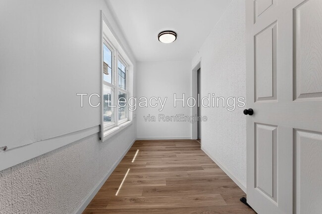 Building Photo - 87 Crisfield St