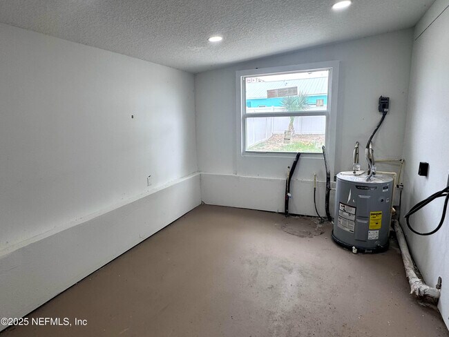 Building Photo - 3263 S Peninsula Dr