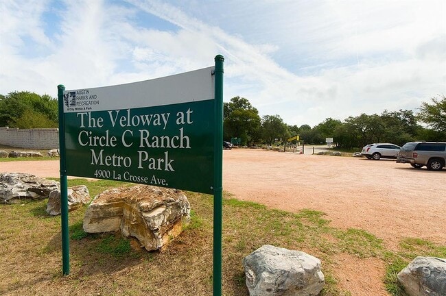 Building Photo - 10733 Maelin Dr