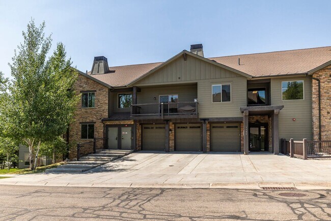 Primary Photo - Bright & Spacious 2-Bed Condo in Black Roc...