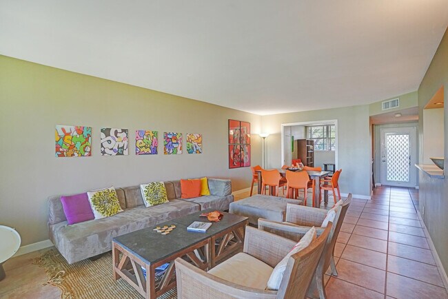 Building Photo - 1831 Sabal Palm Dr