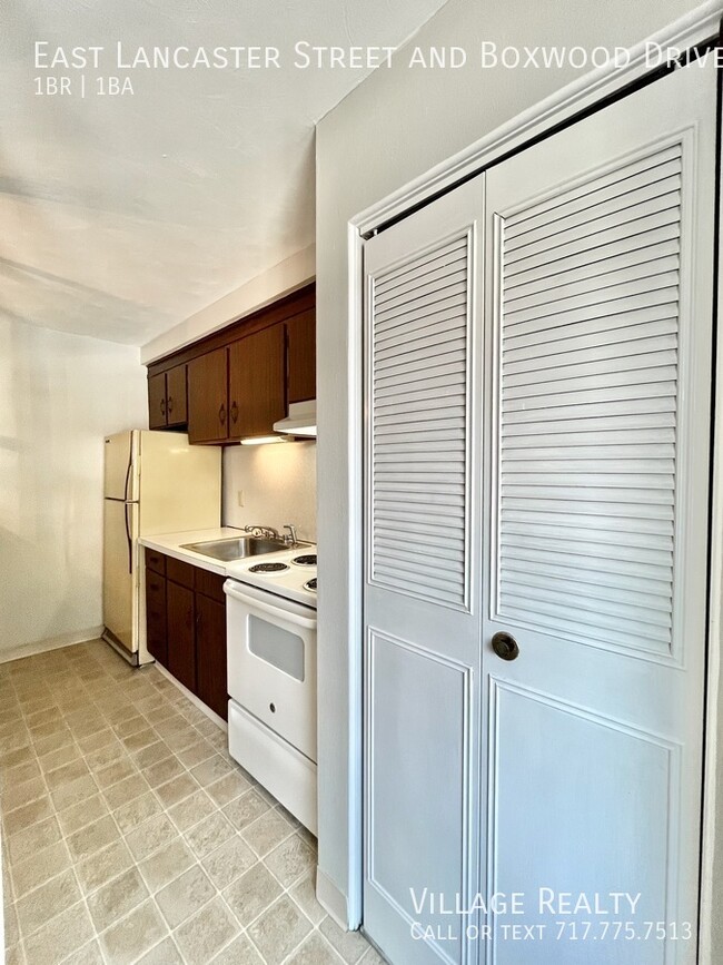 Building Photo - Available NOW! Budget-friendly 1-Bed w/ On...