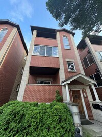 Building Photo - 711 W 31st St
