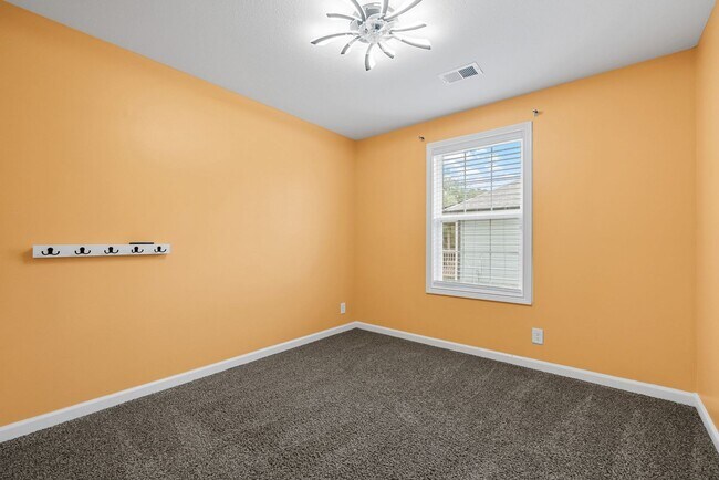 Building Photo - Stylish One-Level Home with 3 Bedrooms, 2 ...